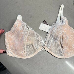 Victoria's Secret Lace Underwire Bra in Nude and White